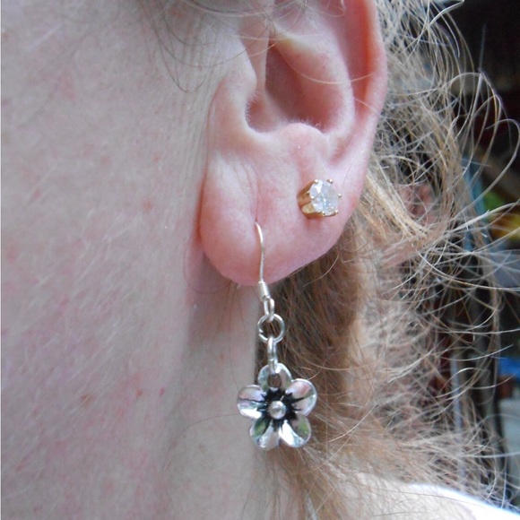 New Flower Earrings Flower Charm Earrings Flower Jewelry Floral Small Earrings - Picture 2 of 3